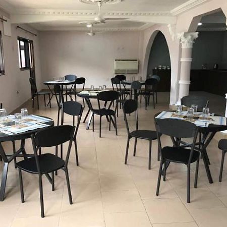First Choice Hotel Άκρα Εξωτερικό φωτογραφία
